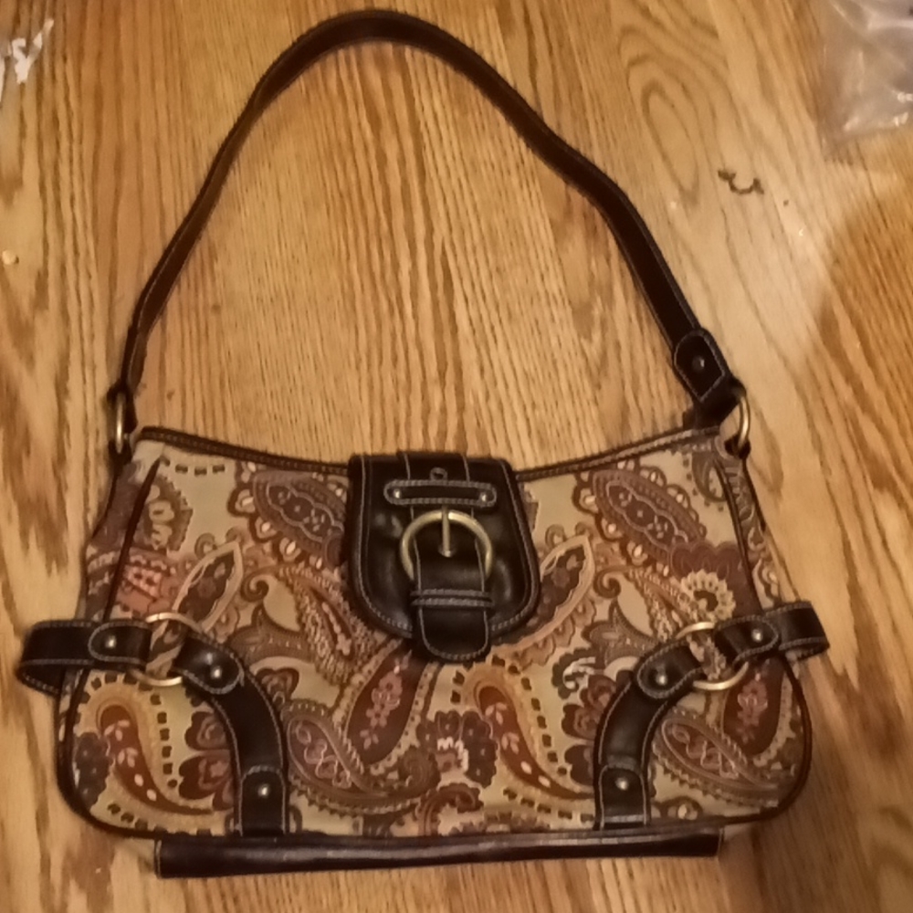 Adorable small handbag in paisley print. Size is 13 x 8 x 3.5 inches on bottom